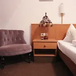 巴尔巴罗萨伽尼酒店 3* 维尔茨堡